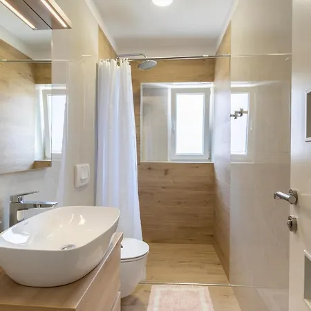 Dijan Apartment *