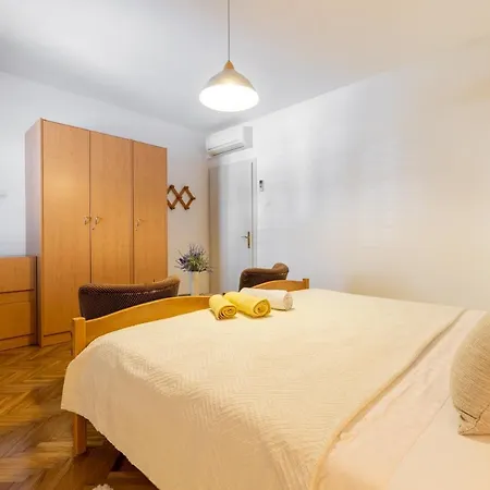 Dijan Apartment *